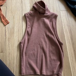 Cropped tank with turtle neck